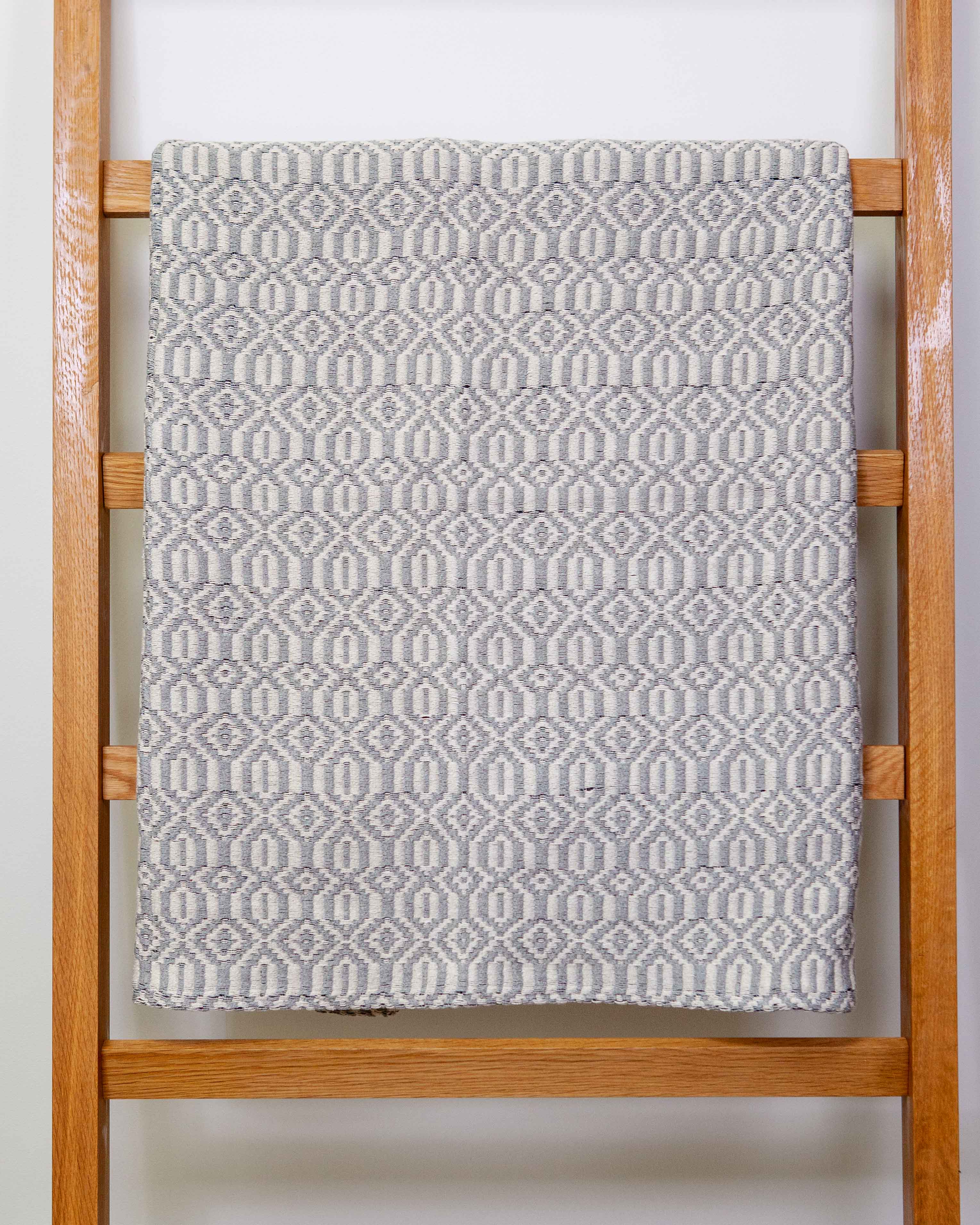 Casa Cubita Throw Blanket