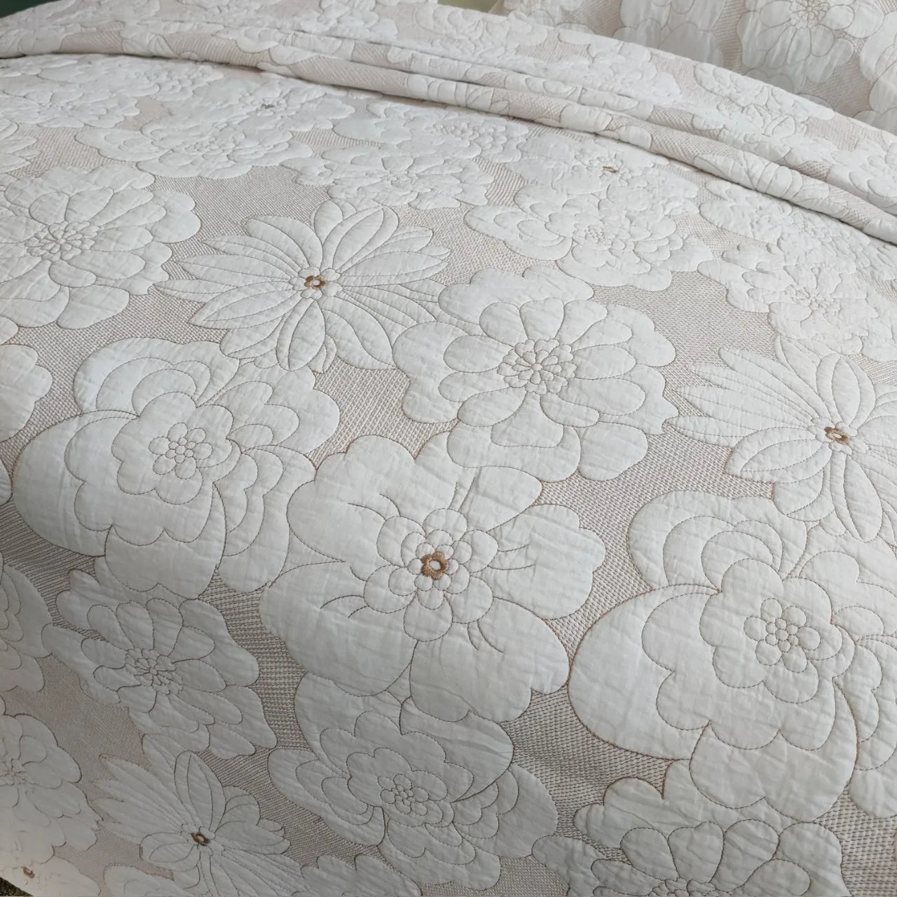 Rustic Blossoms Heritage Quilt Set Quilting