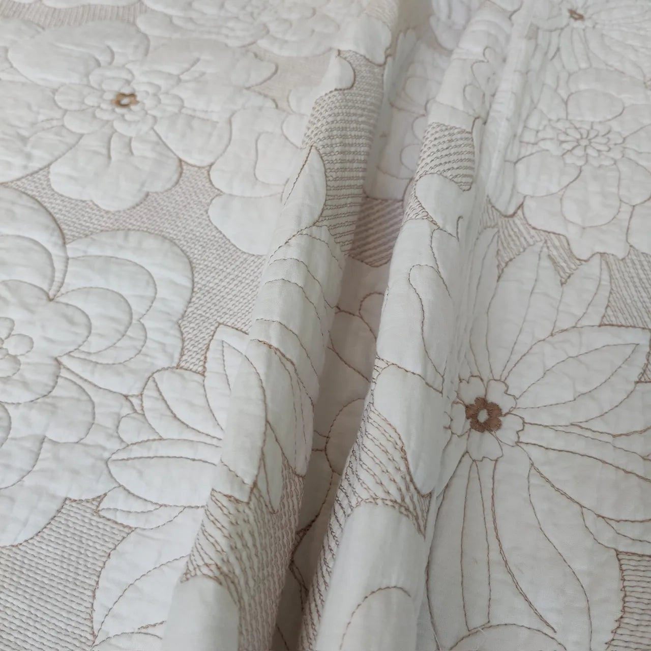 Rustic Blossoms Heritage Quilt Set Fabric
