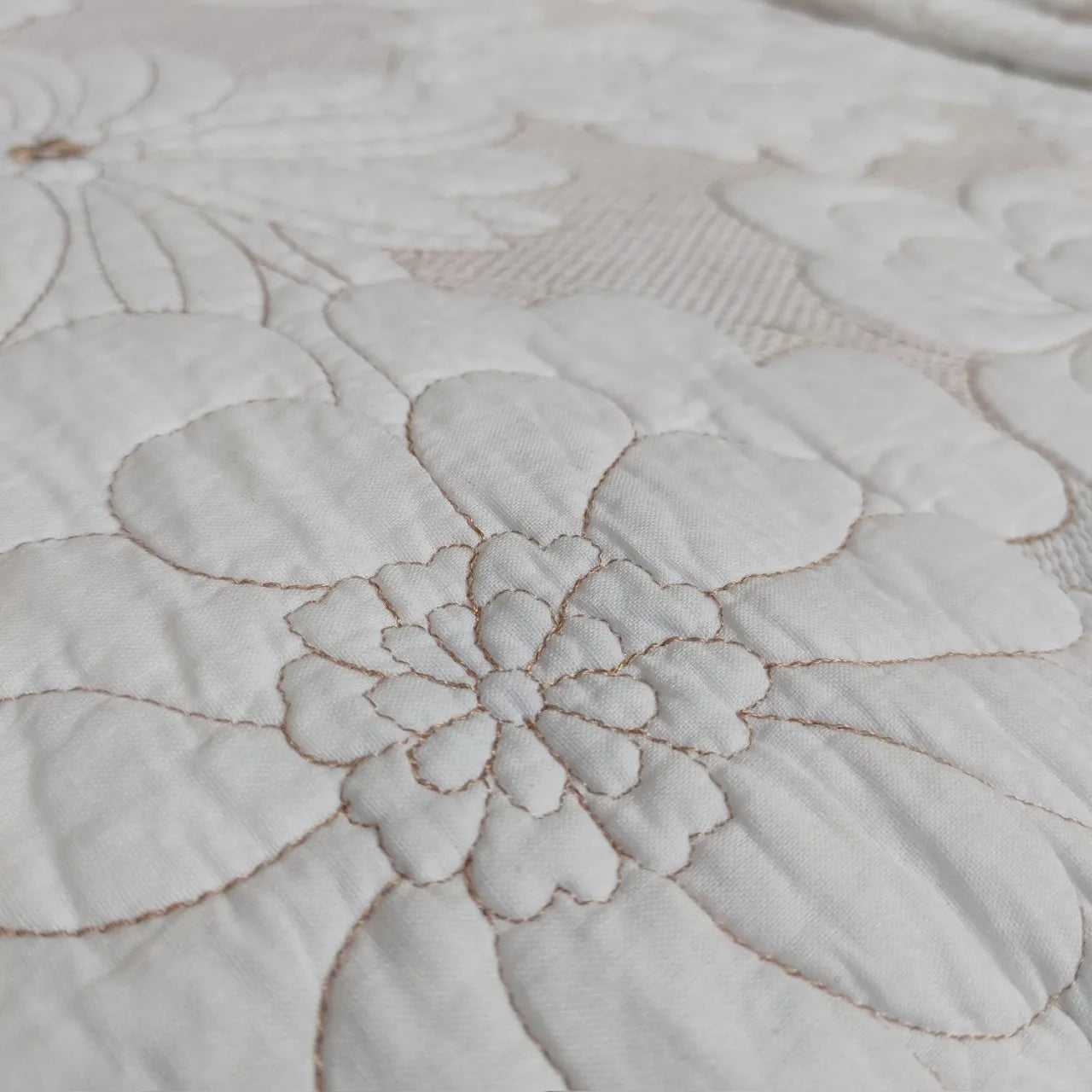 Rustic Blossoms Heritage Quilt Set Flower