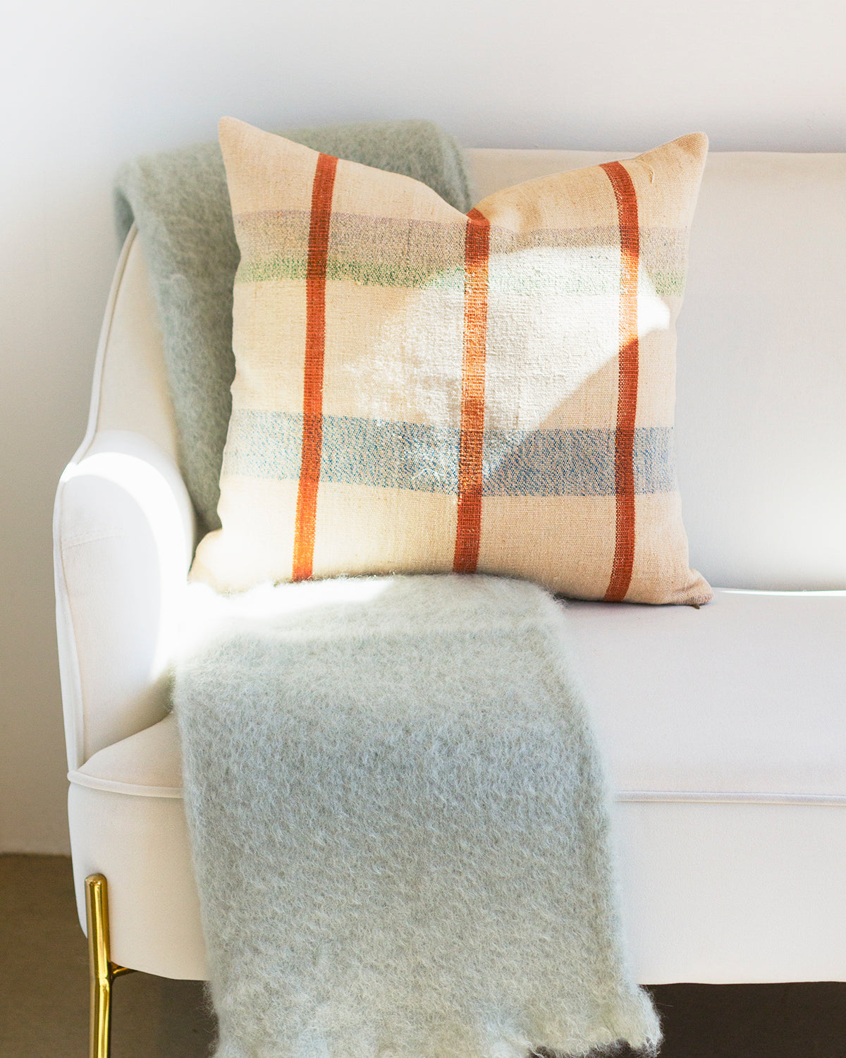 siena-checkered-linen-pillow-atacama-home-2800_c6ca6d4f-1294-4368-80c0-eb8cd22309dd.jpg