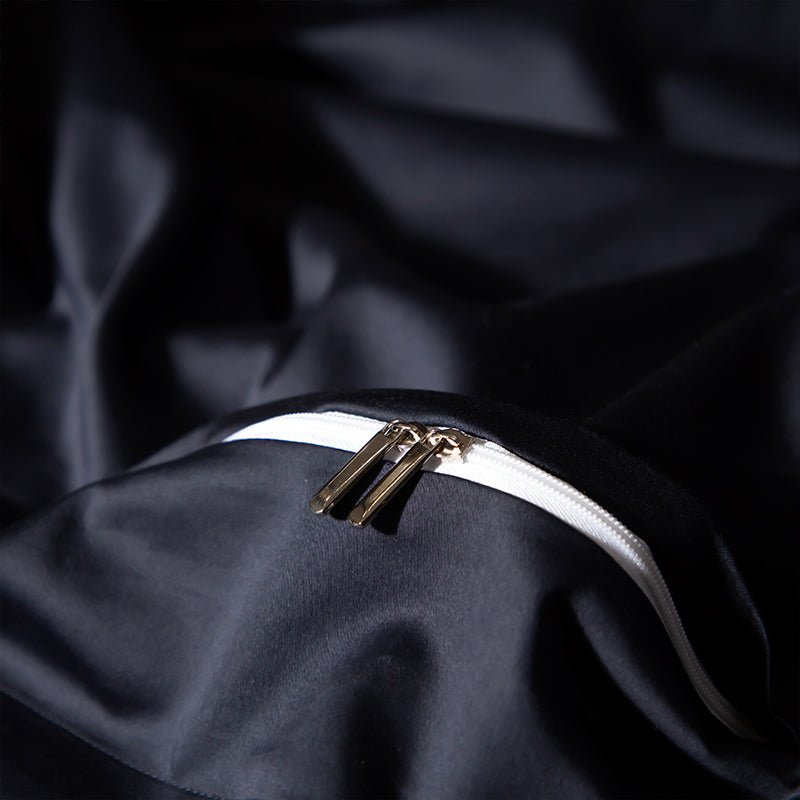 Duvet Zipper from the Noble Black Bedding Set