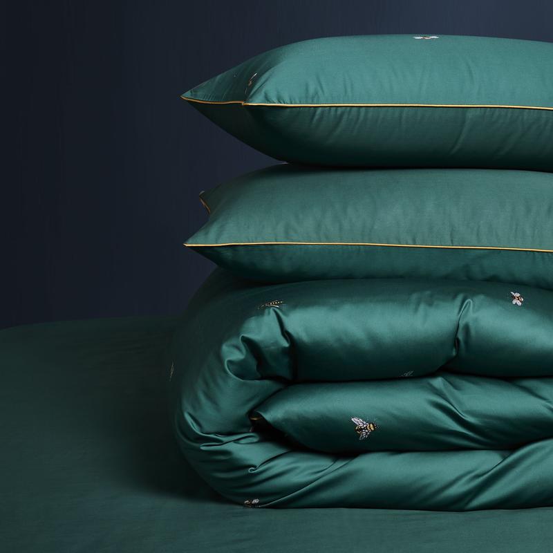 Folded Emerald Honey Bee Bedding Set
