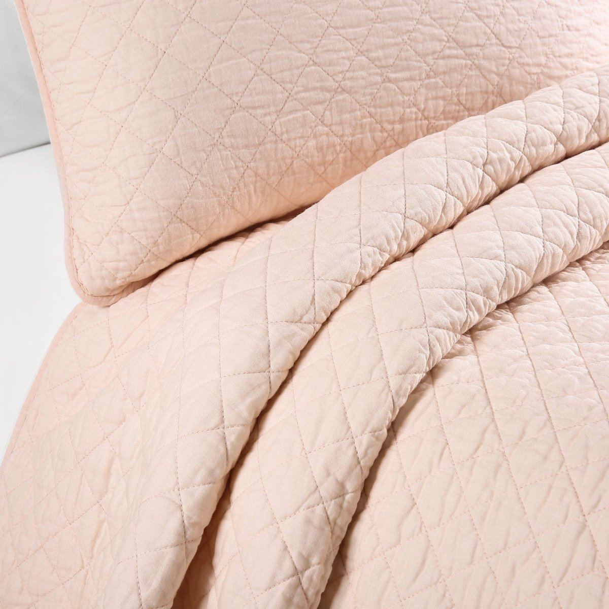 16T003051-AVA-DIAMOND-3-PC-BLUSH-QUILT-FULL-QUEEN-848742074435-ALT-2.jpg