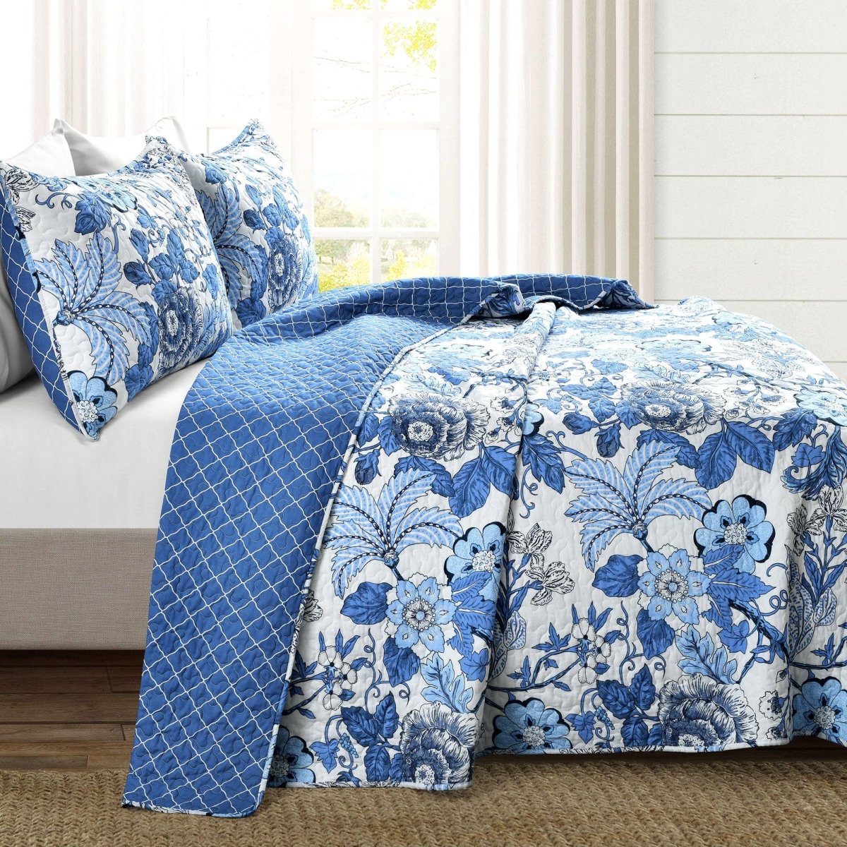 16T005440-SYDNEY-3-PC-NAVY-WHITE-QUILT-FULL-QUEEN-848742097311-ALT-1.jpg