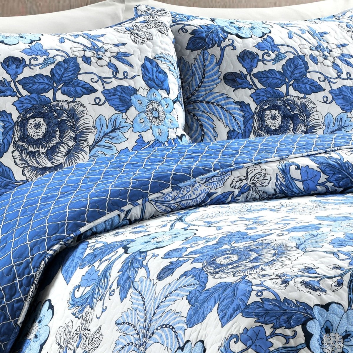 16T005440-SYDNEY-3-PC-NAVY-WHITE-QUILT-FULL-QUEEN-848742097311-ALT-2.jpg