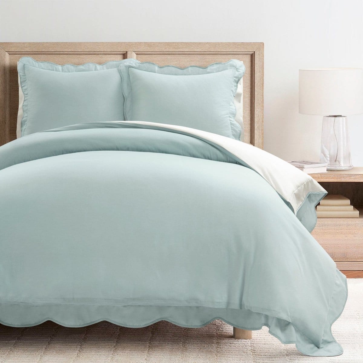 194938071628-COASTAL-CHIC-SCALLOP-EDGE-DUVET-BLUE-WHITE-3PC-SET-KING-ALT-1.jpg