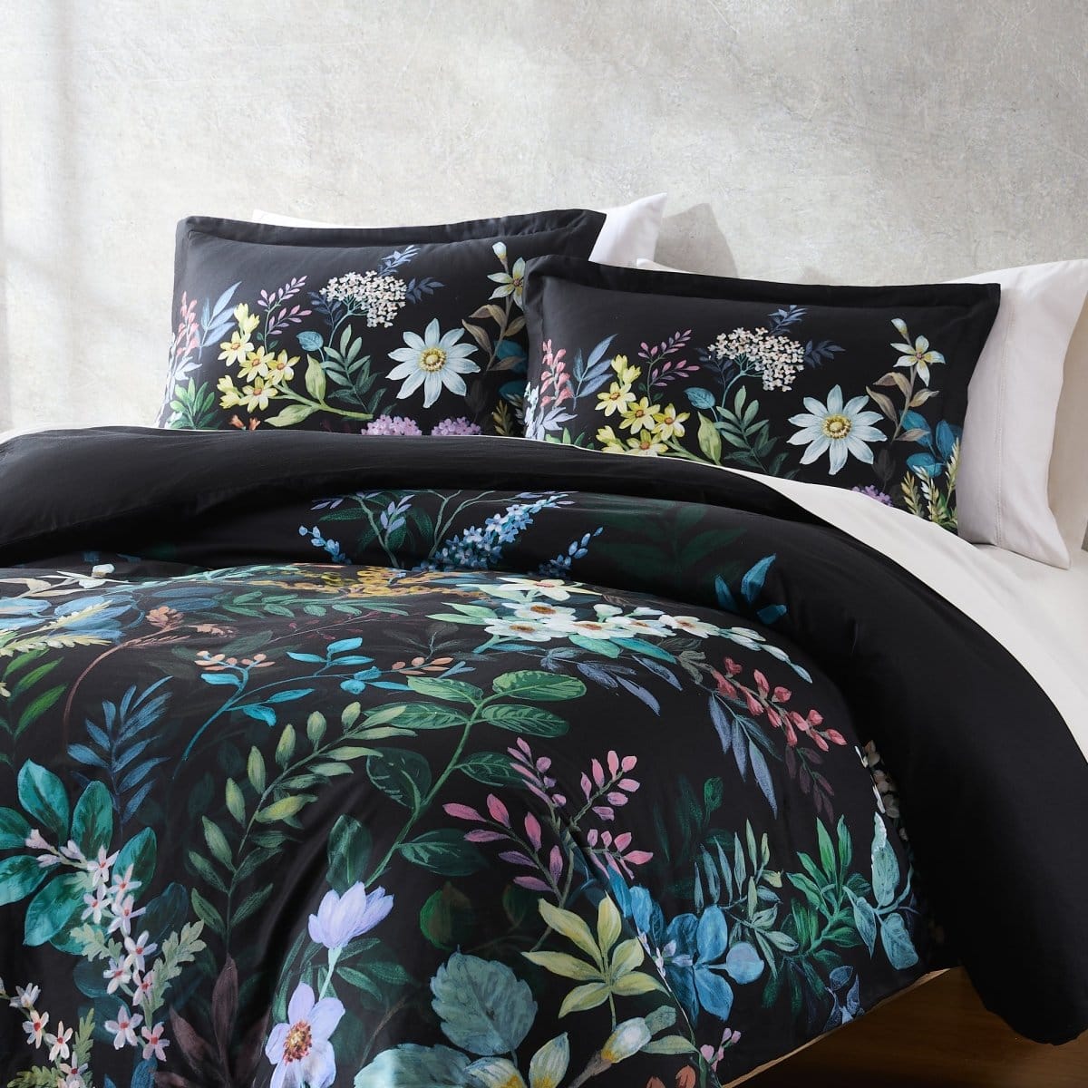 194938077040-FANTASY-FLORAL-3-PC-BLACK-DUVET-COVER-KING-ALT-1.jpg