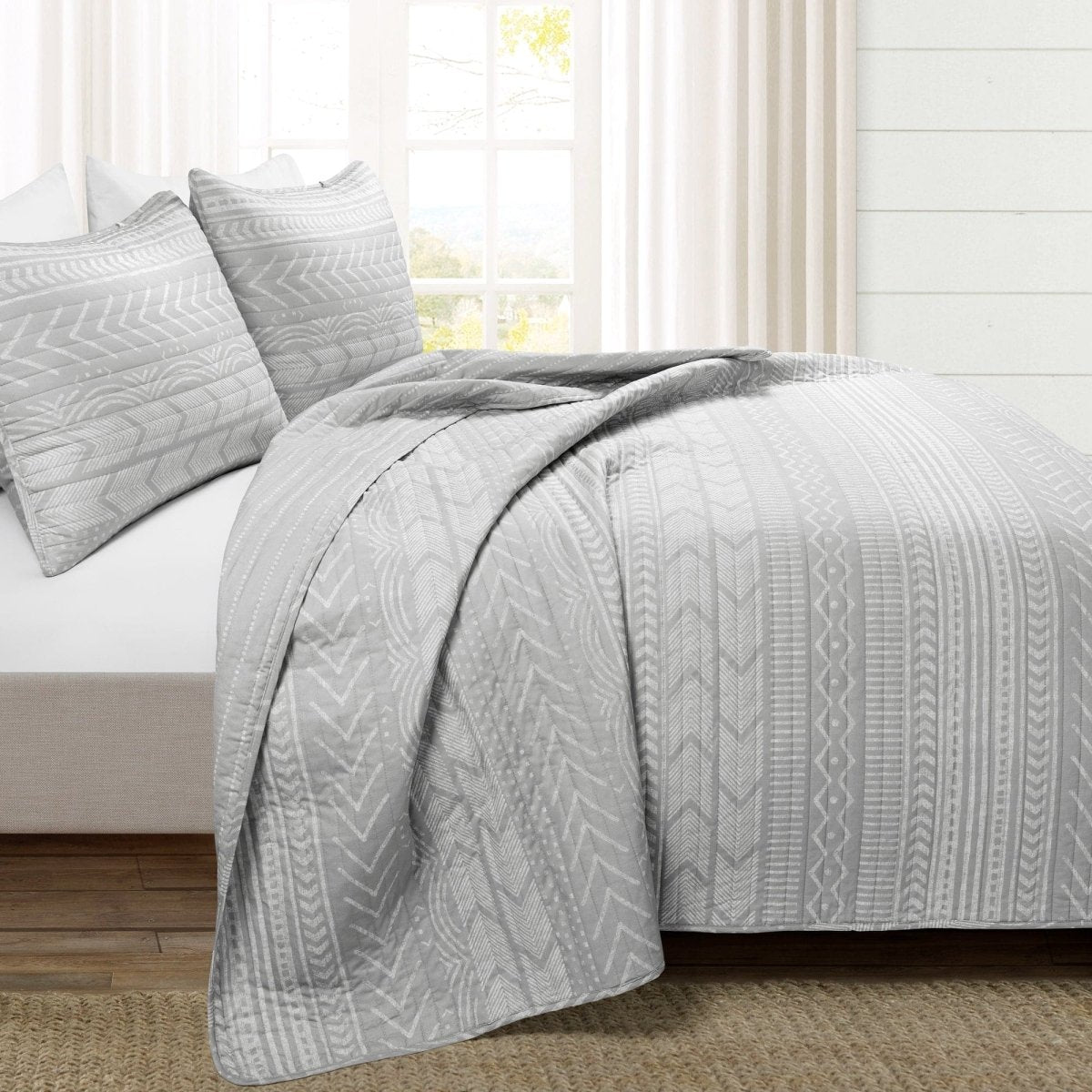 21T010968-HYGGE-GEO-3-PC-LIGHT-GRAY-QUILT-FULL-QUEEN-194938037082-ALT-1.jpg