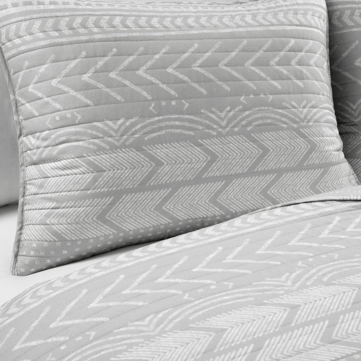 21T010968-HYGGE-GEO-3-PC-LIGHT-GRAY-QUILT-FULL-QUEEN-194938037082-ALT-2.jpg