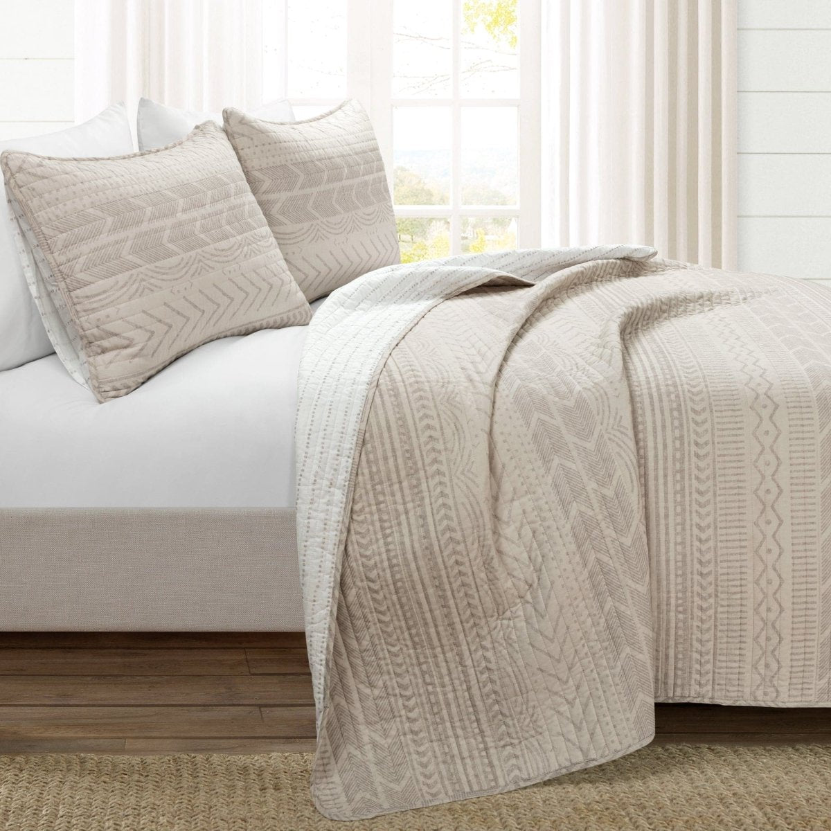 21T011302-HYGGE-GEO-3-PC-WHEAT-QUILT-FULL-QUEEN-194938040273-ALT-1.jpg