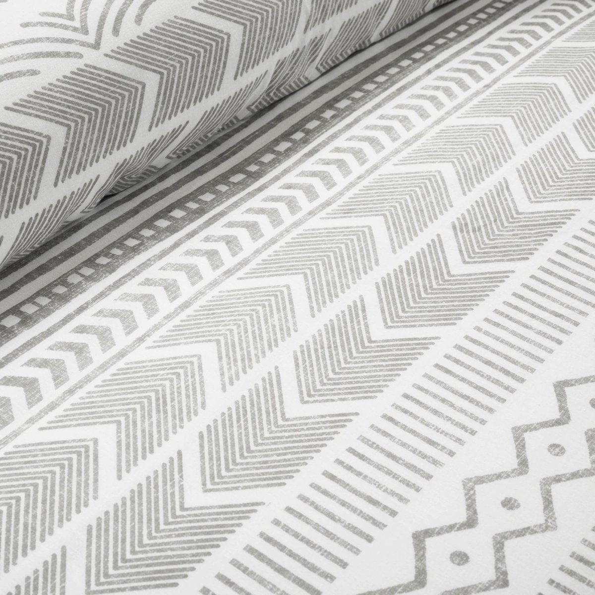 21T011687-HYGGE-GEO-3-PC-GRAY-WHITE-DUVET-FULL-QUEEN-194938042857-ALT-2.jpg