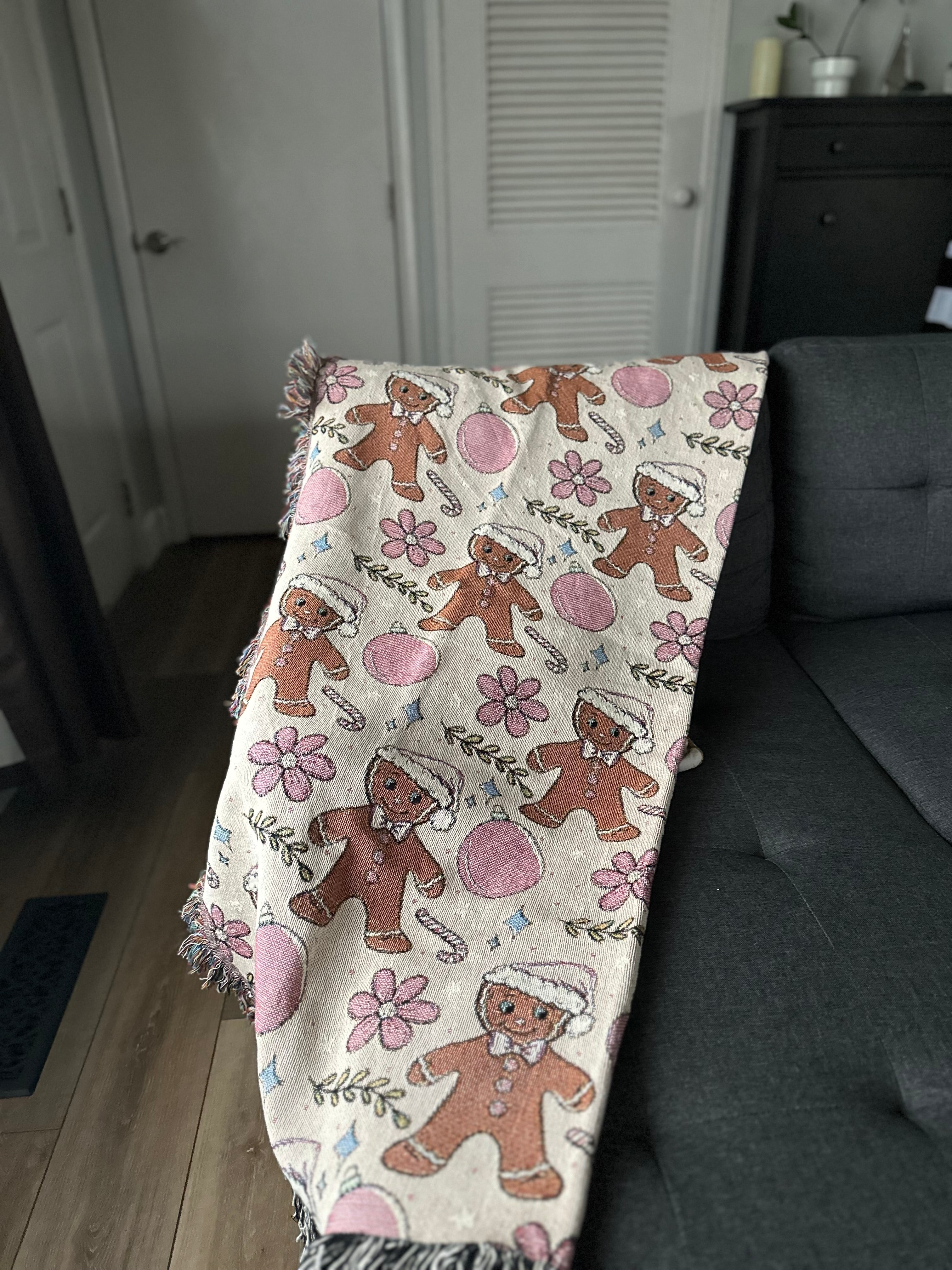 Pink christmas with gingerbread man woven blanket 50x60” clearance