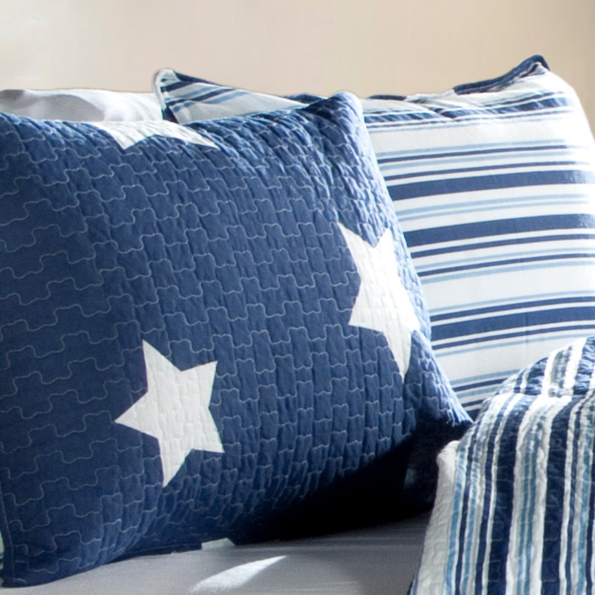 C21903P14-000-STAR-2-PC-NAVY-QUILT-TWIN-848742021903-ALT-1.jpg