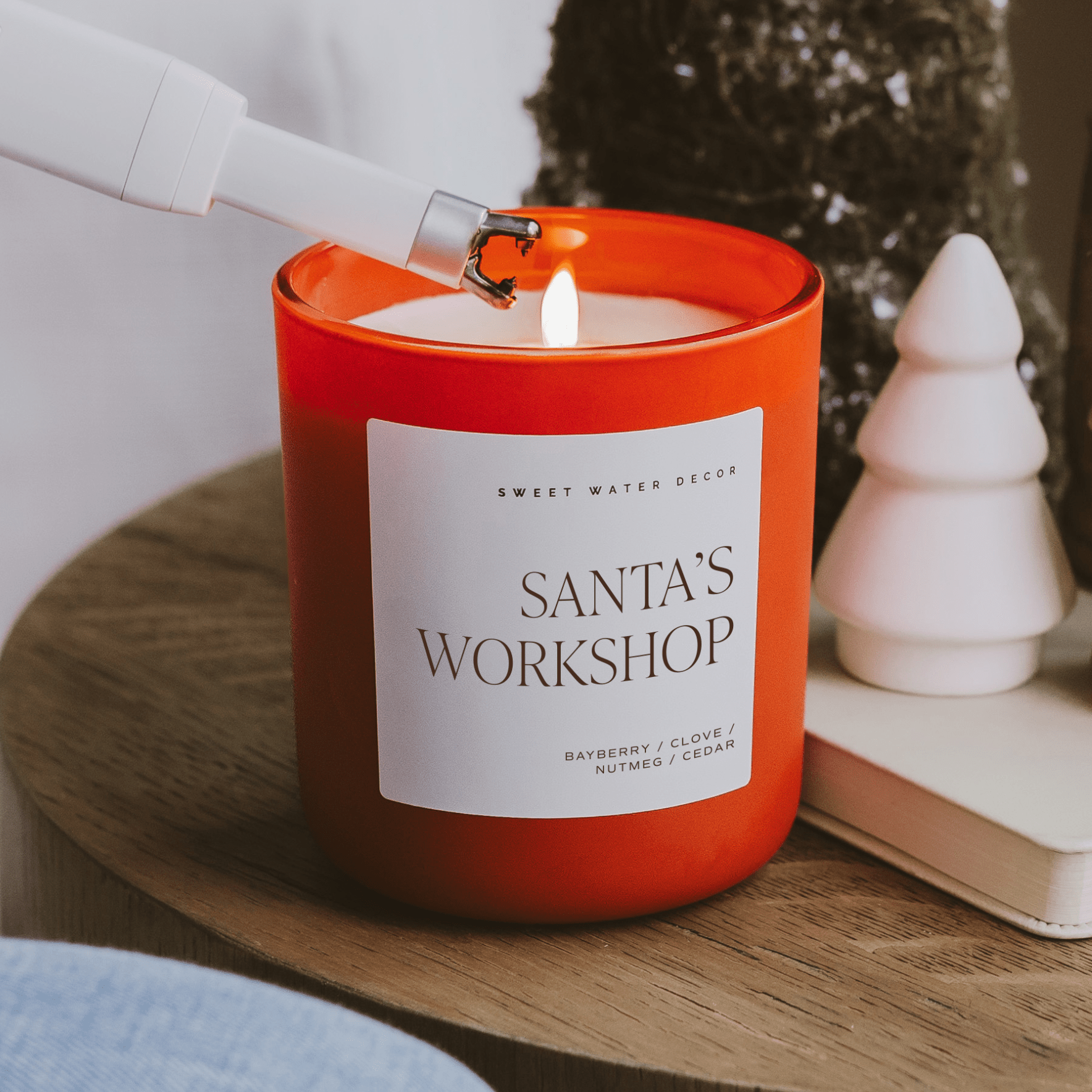 CL182-SANTAS-WORKSHOP-CHRISTMAS-DECOR-RED-CANDLE.png