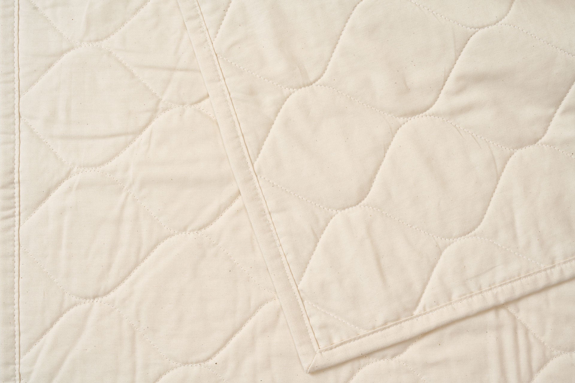 Close_Up_Color_Natural_Quilted_Bedspread_100_Cotton_Made_in_USA.jpg