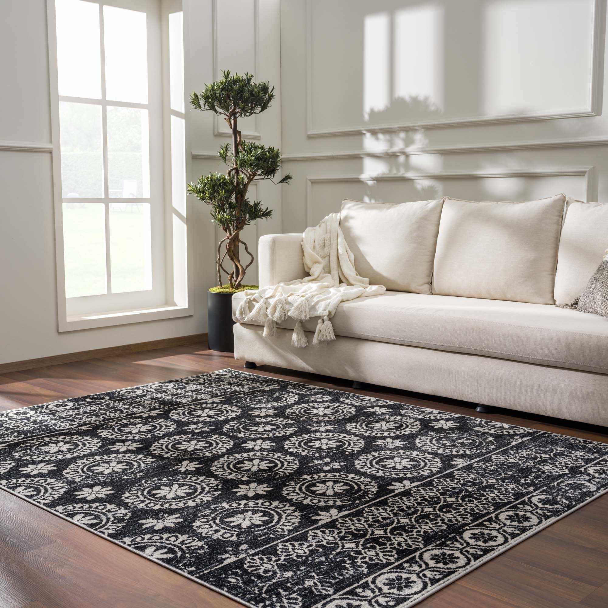 Kahraman Black & White Floral Washable Area Rug