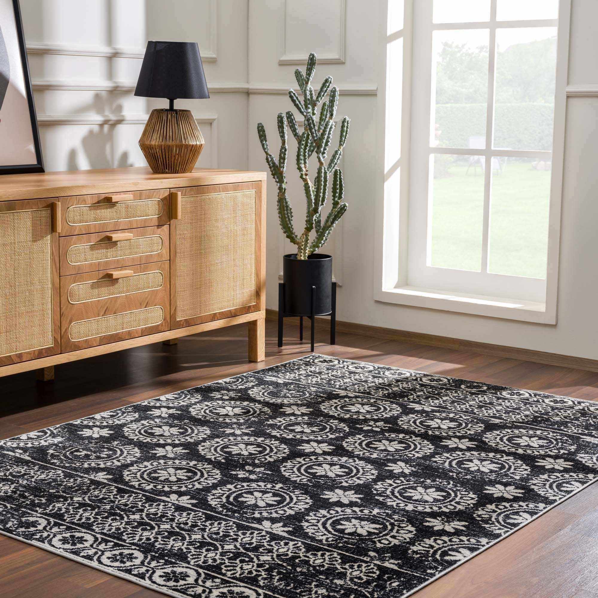 Kahraman Black & White Floral Washable Area Rug