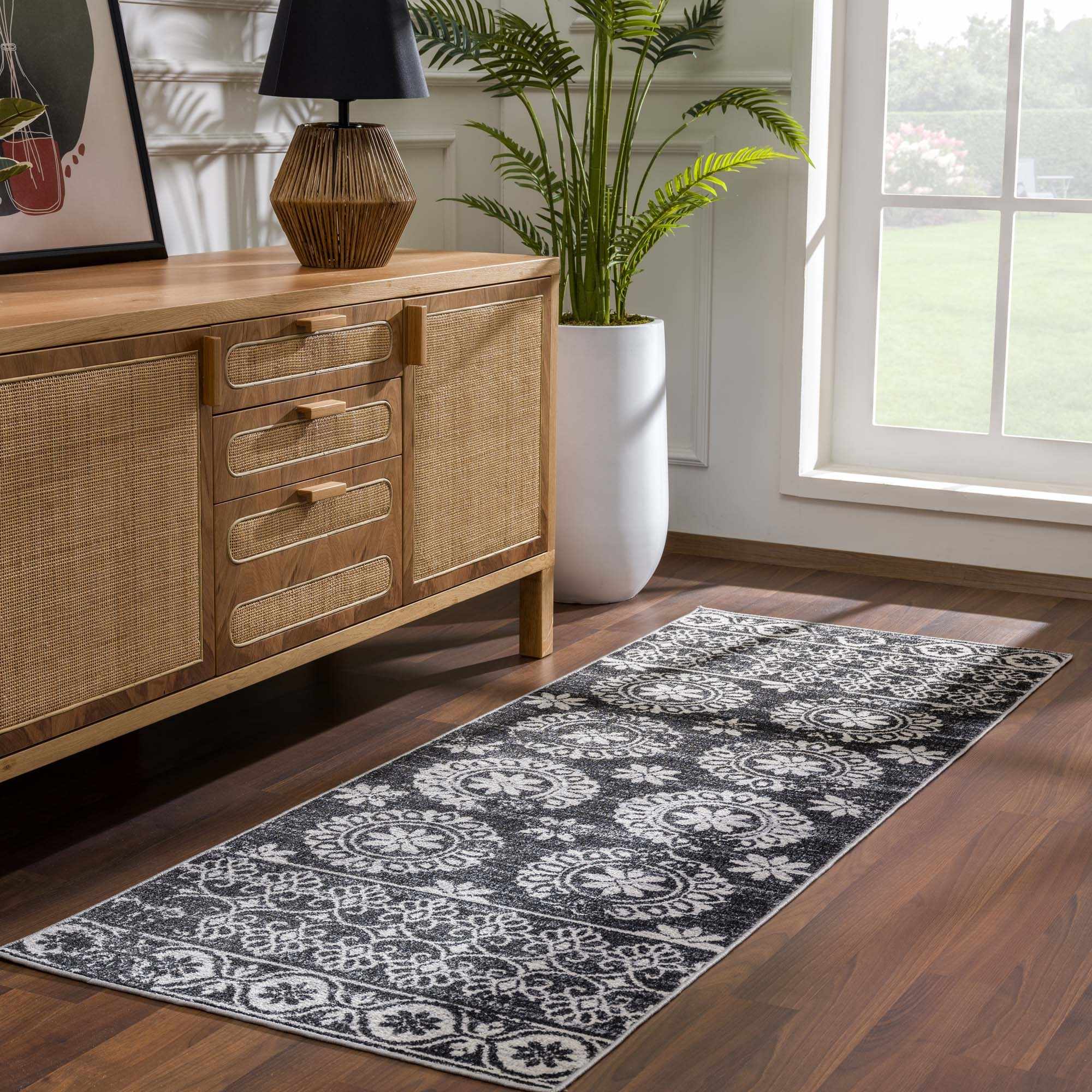 Kahraman Black & White Floral Washable Area Rug