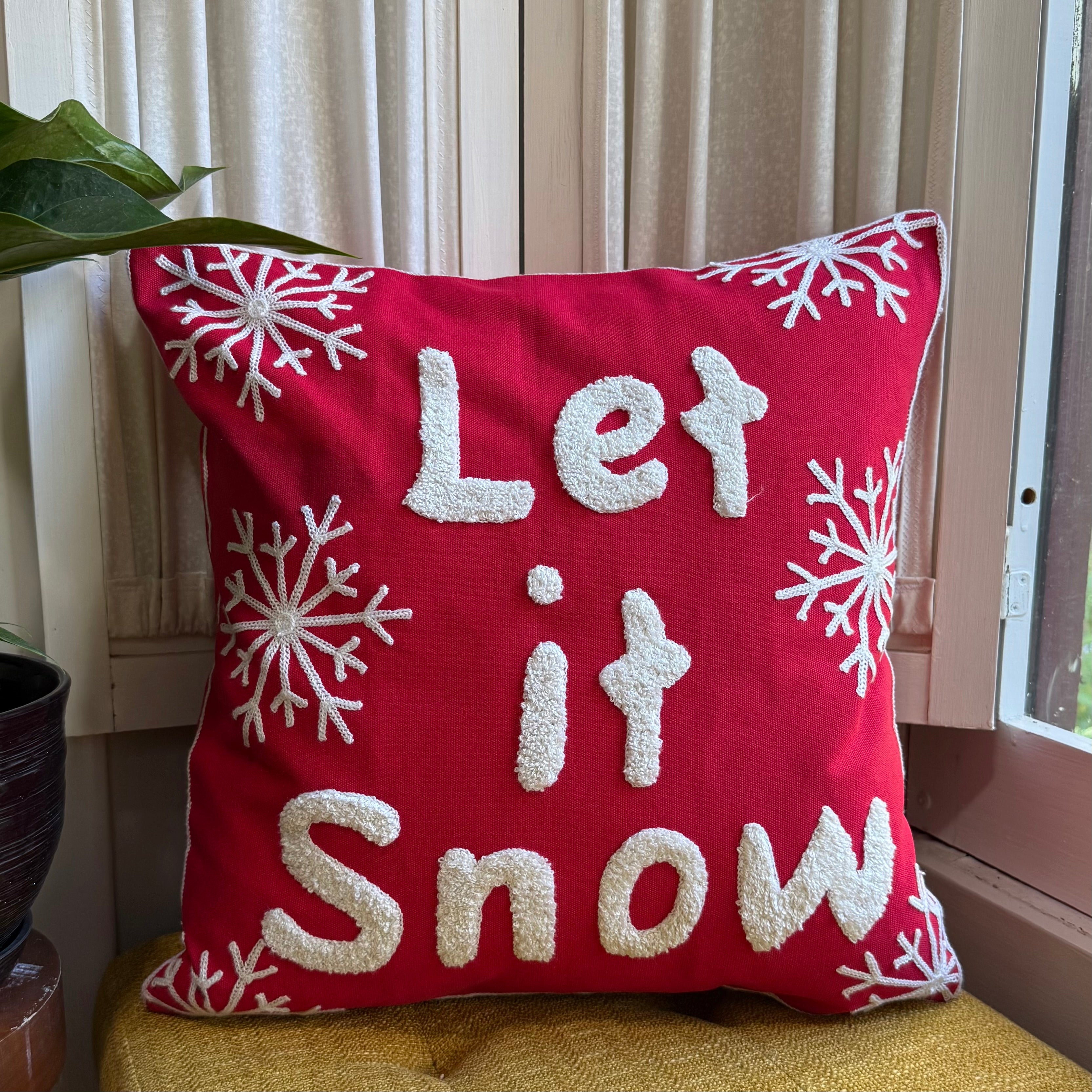 Red-and-White-Let-it-Snow-Embroidered-Pillow-Cover_a6f322de.jpg