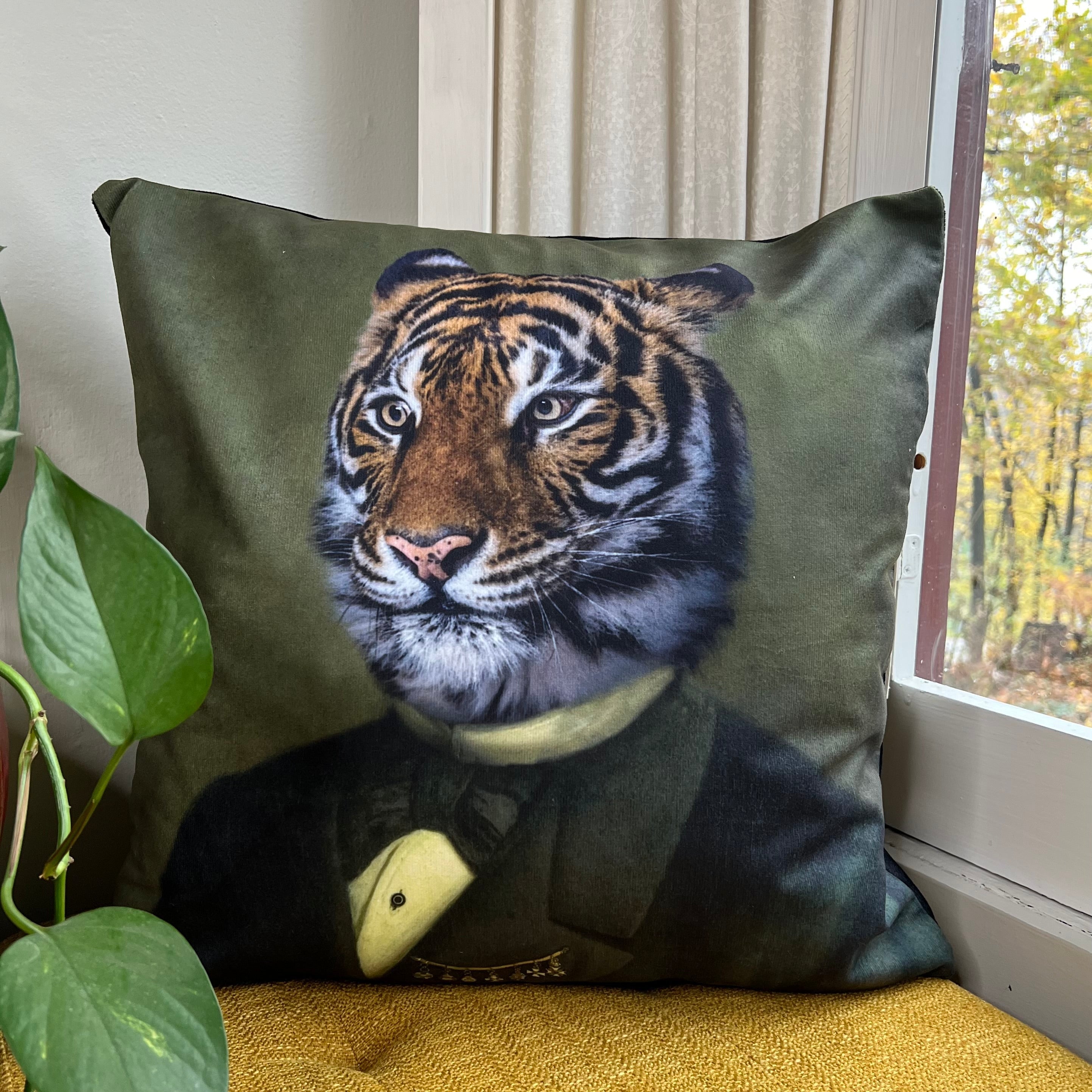 Tasteful-Tiger-Pillow-Cover-2.jpg