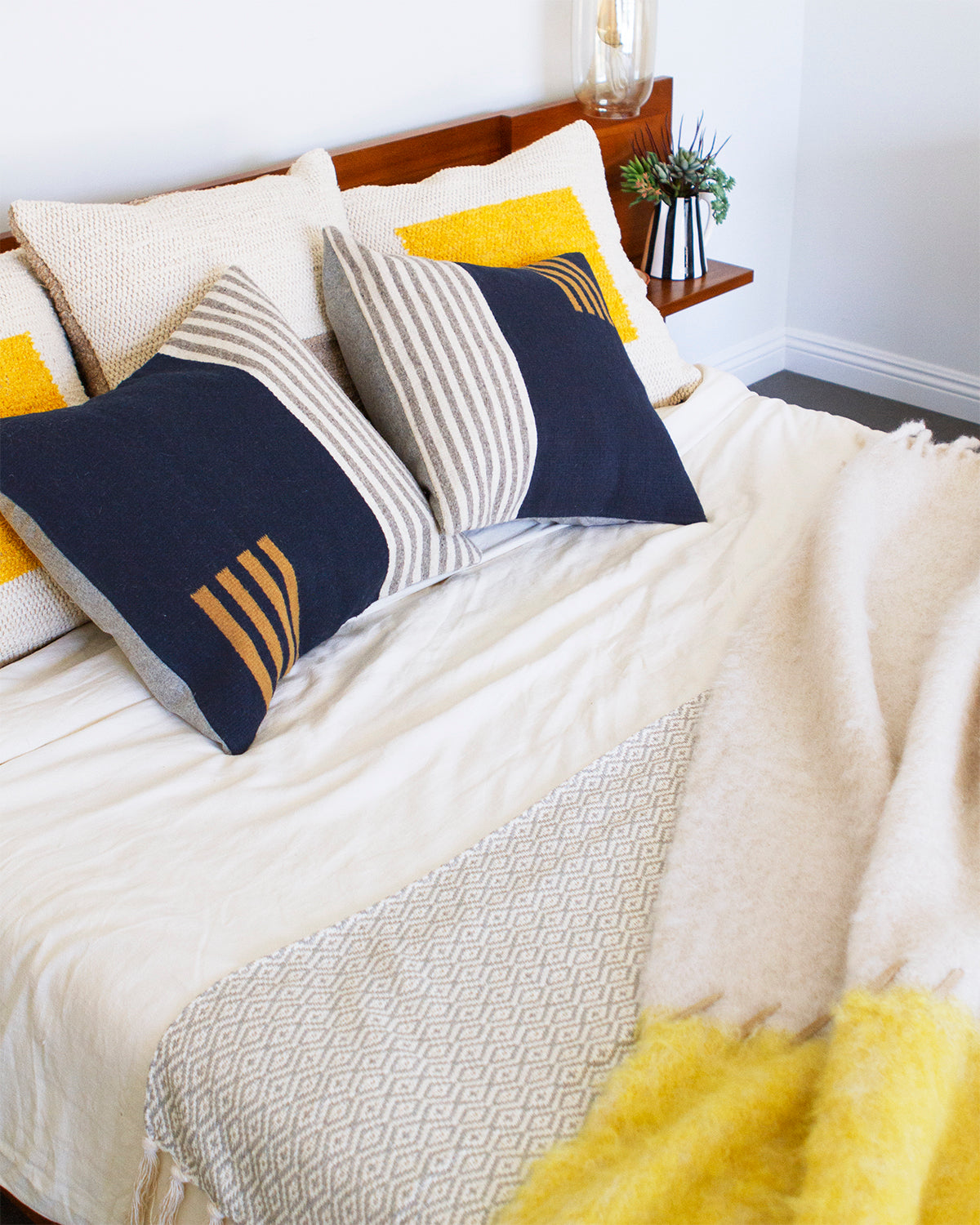 Casa Cubita Blanket on Bed