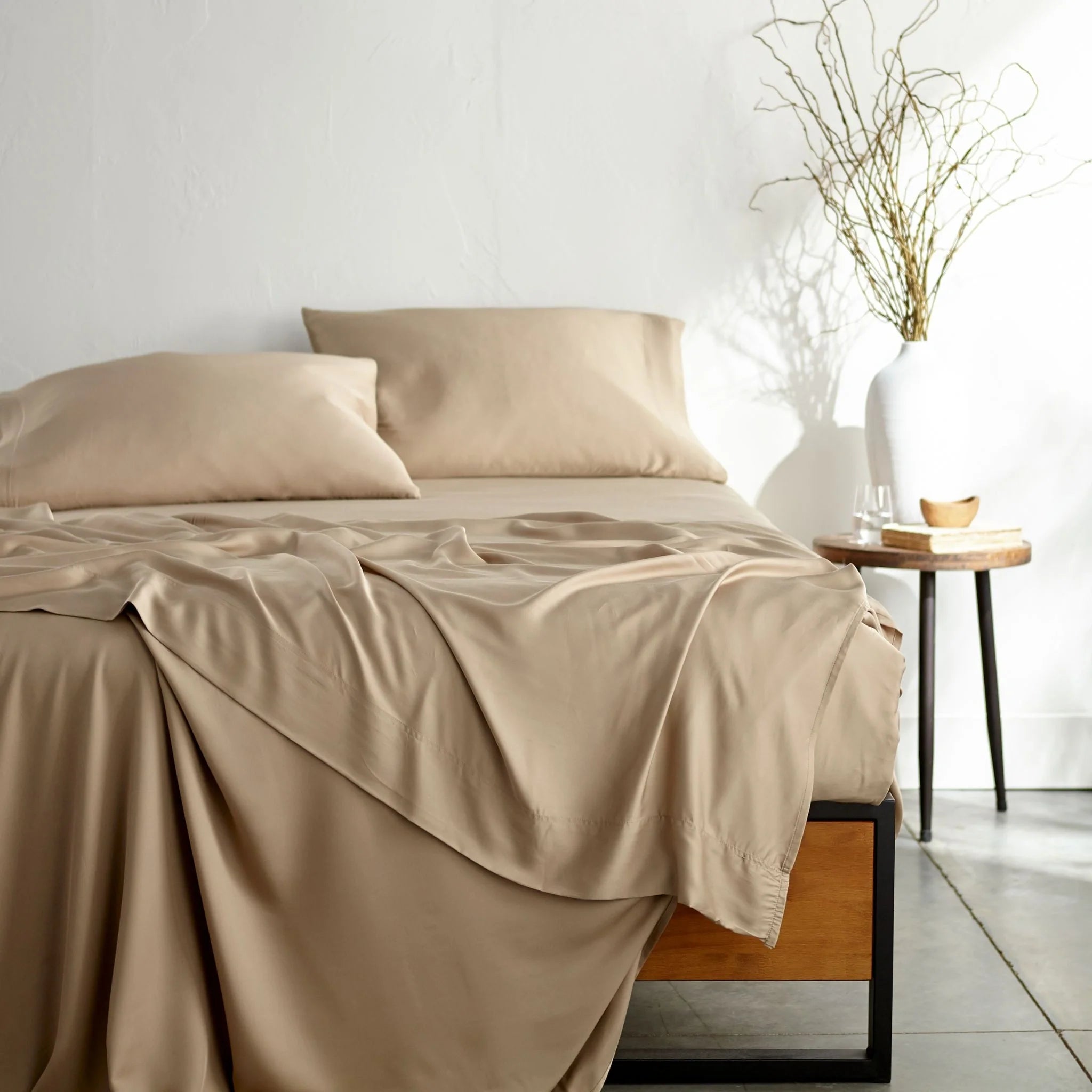taupe-bamboo-bed-sheets-foot-view_3262cfab-3970-41ff-8b0c-4a5df34ebca2.webp