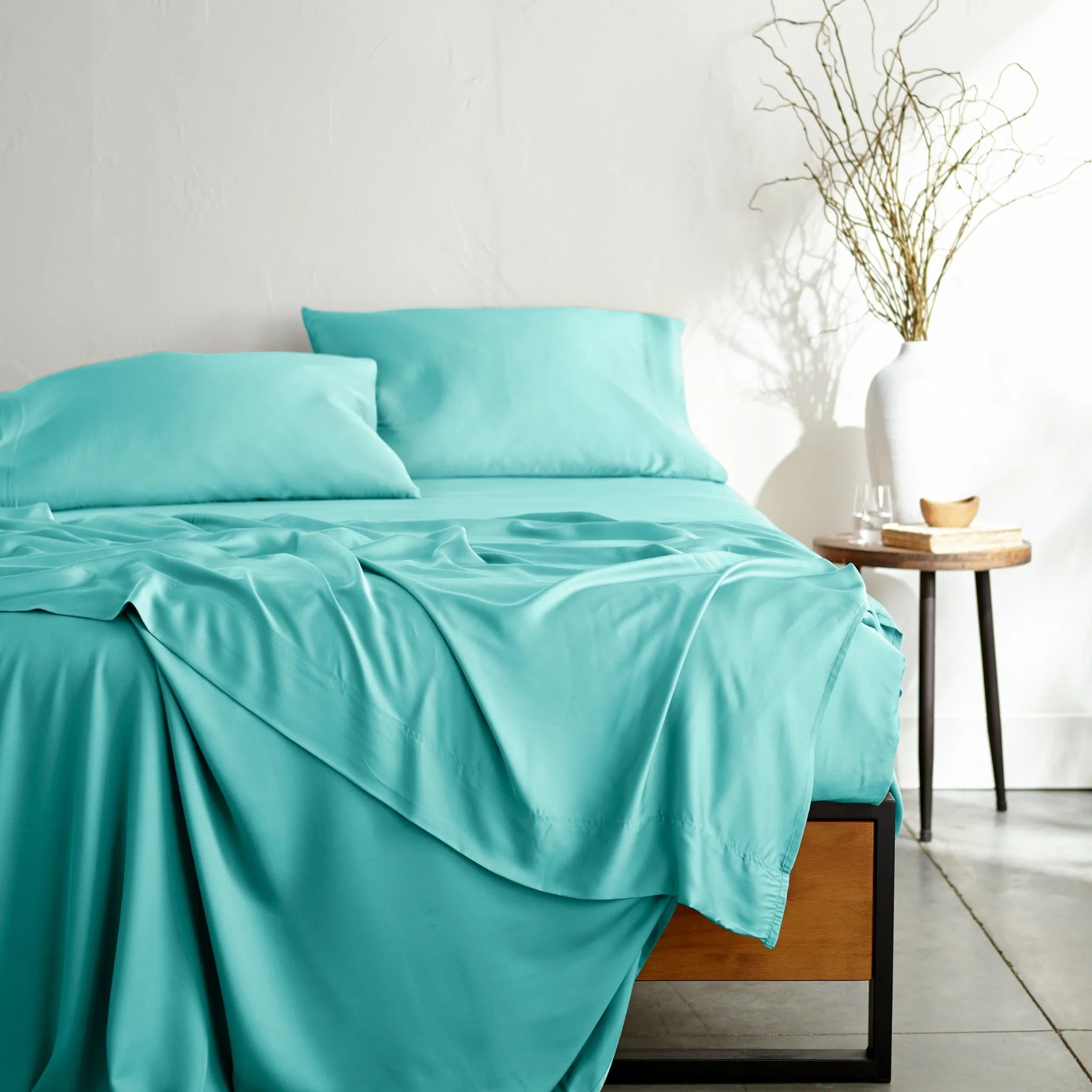tiffany-blue-bamboo-bed-sheets-foot-view-2_97610a67-1952-4dfd-804a-700cc14f5d79.webp